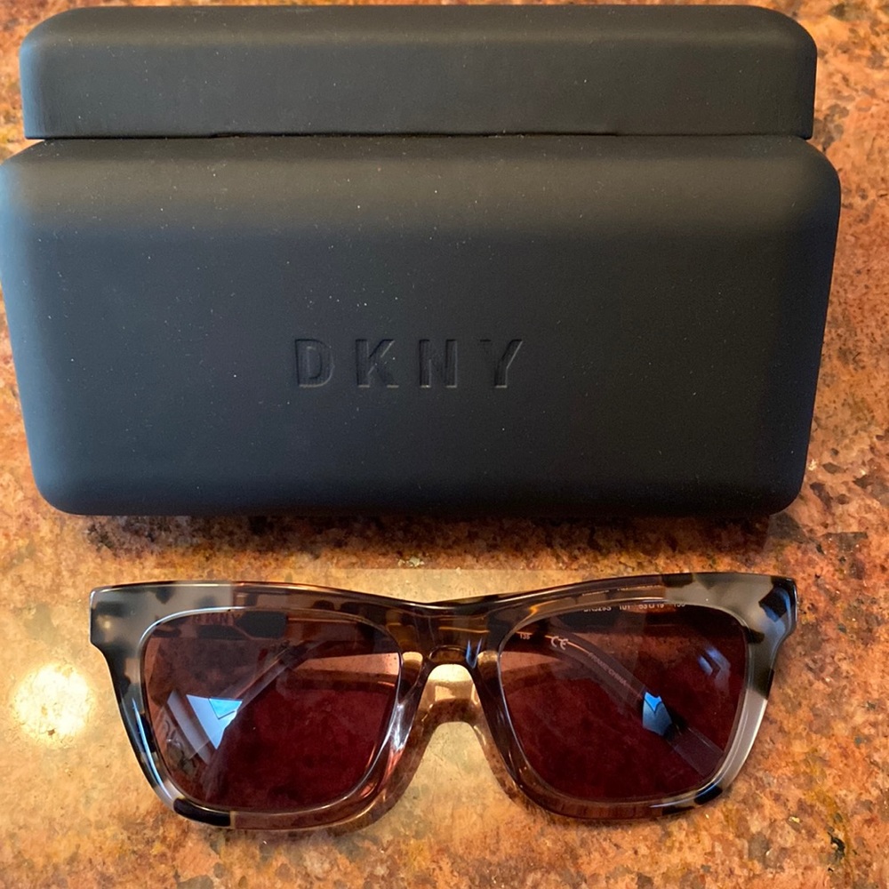 DKNY 529S sunglasses color 101 ivory tortoise 53-19 with case
